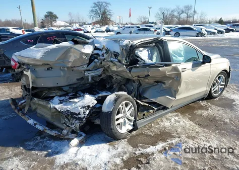 2015 Ford Fusion S z USA, uszkodzony, nr VIN 3FA6P0G74FR110850